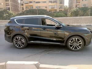 أفضل أسعار سيارة بسائق من وإلى مطار القاهرة 2026 | خدمة VIP من Raw 3 تعتبر سيارات الأجرة واحدة من أكثر خيارات النقل شيوعًا في القاهرة. فهي تقدم مرونة وسهولة في الوصول إلى وجهتك دون الحاجة إلى حجز مسبق. الأسعار تكون عادة معقولة، إلا أنه من المفيد أن تكون على دراية بأسعار سيارة بسائق من وإلى مطار القاهرة حتى لا تتعرض لأي مفاجآت. بالنسبة لأولئك الذين يسعون لتجربة أكثر رفاهية، يمكنهم استئجار سيارة ليموزين. اسعار ليموزين مطار القاهرة قد تكون أعلى مقارنة بخيارات النقل الأخرى، لكنها تعكس مستوى الخدمة الفاخر والراحة التي توفرها. أسعار سيارة بسائق من وإلى مطار القاهرة,ليموزين المطار أفضل أسعار سيارة بسائق من وإلى مطار القاهرة 2026 | خدمة VIP من Raw