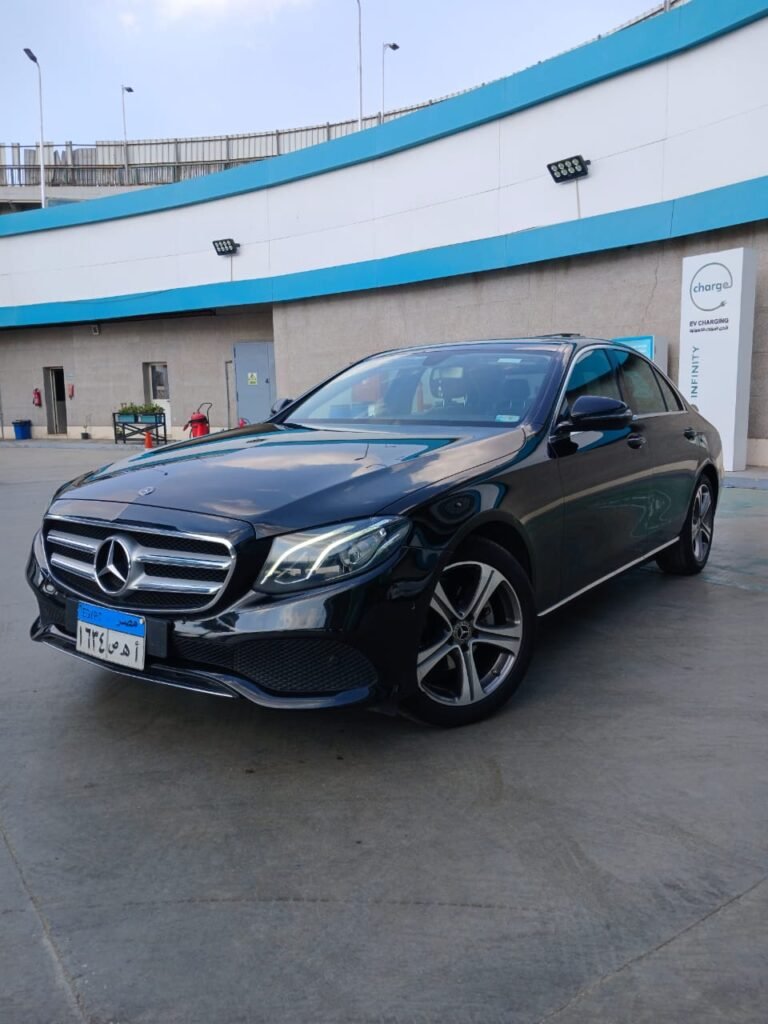 ليموزين العلمين الجديدة 2026: رفاهية الانتقال الذكي وأفضل أسعار التوصيل من روو ليموزين 1 تواجه رحلات الساحل الشمالي و ليموزين العلمين الجديدة تحديات كبرى تتعلق بالخصوصية والالتزام بالمواعيد، خاصة مع الزخم السياحي والاستثماري غير المسبوق في صيف 2026. إن الاعتماد على وسائل النقل التقليدية أو تطبيقات النقل العشوائية قد يفسد خططك المهنية أو الترفيهية، لذا تقدم "روو ليموزين" الحل المتكامل عبر أحدث أسطول سيارات سياحية مكيفة. نحن نضمن لك وصولاً آمناً وفخماً من القاهرة أو المطارات مباشرة إلى قلب العلمين الجديدة بفضل سائقين محترفين يدركون قيمة وقتك. اختر الاحترافية ودعنا نتولى تفاصيل مشوارك لتبدأ عطلتك أو عملك براحة بال تامة من لحظة التحرك وحتى الوصول. ليموزين العلمين الجديدة 2026: رفاهية الانتقال الذكي وأفضل أسعار التوصيل من روو ليموزين