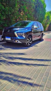 اسرع توصيل من مطار القاهرة إلى الاسكندرية في 150 دقيقة فقط 1 الوصول إلى مطار القاهرة لا يجب أن يكون بداية لدوامة البحث عن وسيلة نقل آمنة للتوجه إلى الإسكندرية. نحن نقدم لك أكثر من مجرد خدمة توصيل من مطار القاهرة إلى الاسكندرية؛ نحن نضع بين يديك أسطولاً يراعي أدق معايير الراحة والخصوصية التي تطلبها كمسافر يبحث عن التميز. توصيل من مطار القاهرة إلى الاسكندرية سعر ليموزين من القاهره الي الاسكندرية